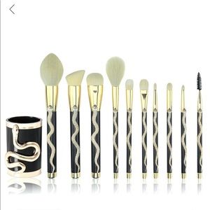 NEW Sonia Kashuk snake makeup brushes
